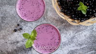 кисломолочный коктейль с черникой и овсяными хлопьями
