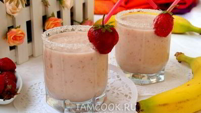 клубнично-банановый молочный коктейль