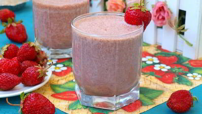 клубнично-шоколадный молочный коктейль