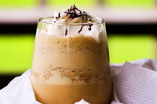 Кофейно-молочный коктейль с шоколадом
