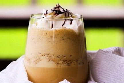 Кофейно-молочный коктейль с шоколадом