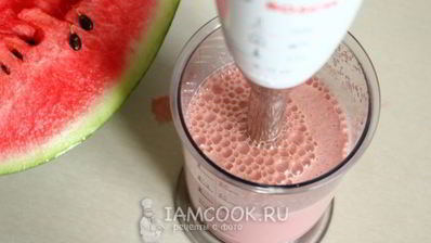 коктейль из арбуза и молока