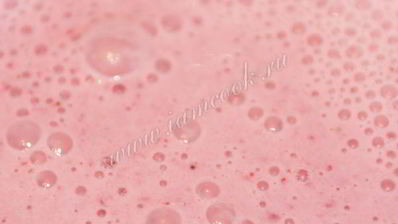 молочный клубничный коктейль