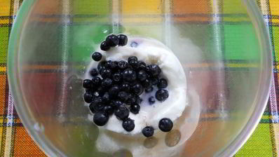 молочный коктейль с черникой