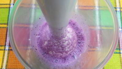 молочный коктейль с черникой