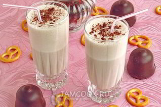Молочный коктейль с коньяком и шоколадным пудингом