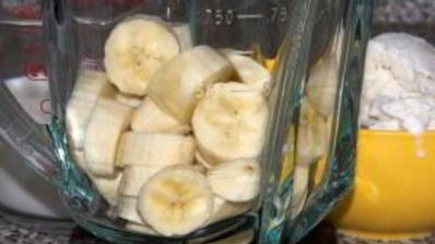 молочный коктейль в блендере