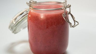 морс из черной смородины с медом и тимьяном