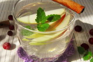 Напиток с яблоком и корицей