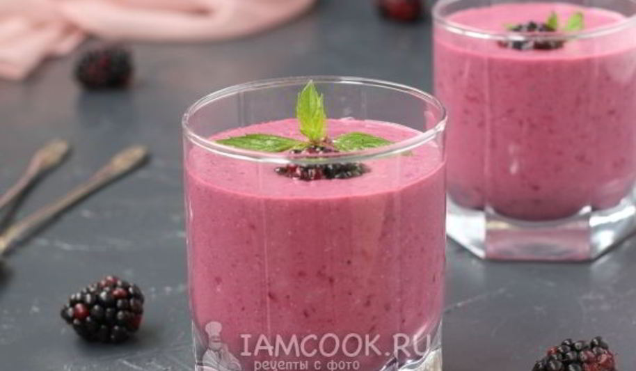 Рецепт протеинового коктейля с творогом и ежевикой