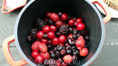 пряный ягодный напиток