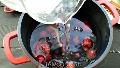 пряный ягодный напиток