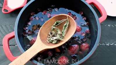 пряный ягодный напиток