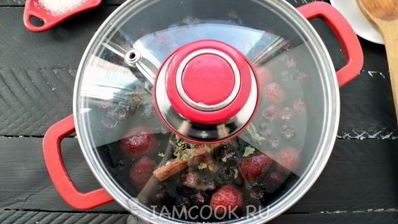 пряный ягодный напиток