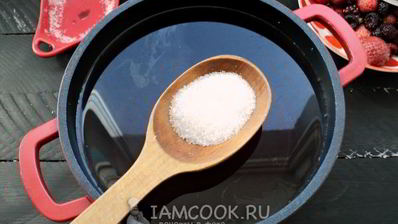 пряный ягодный напиток