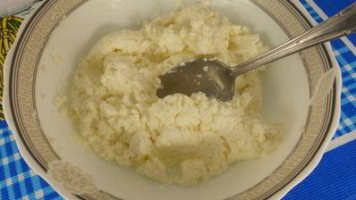 шоколадные блинчики с творогом, бананом и кофейным сиропом