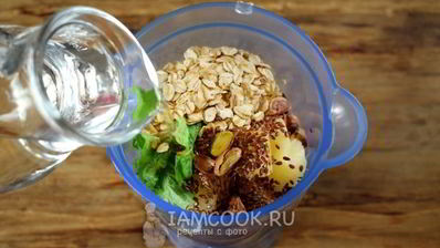 ананасово-мятный смузи с фисташками