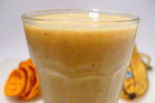 Апельсиново-банановый смузи с миндалем