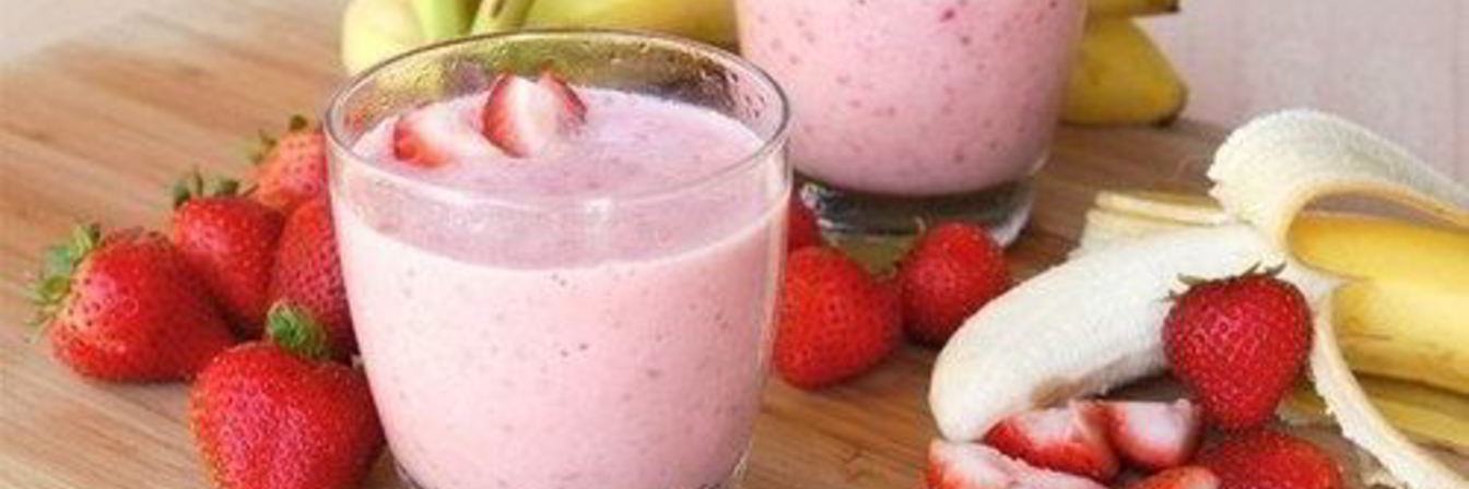 Бананово-клубничный смузи с сиропом Гренадин