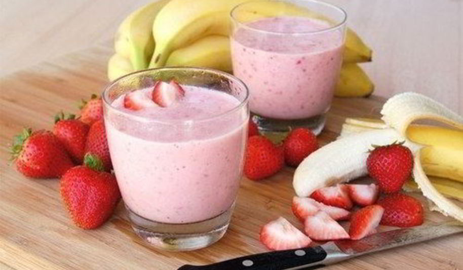 Рецепт бананова-клубничного смузи с сиропом гренадин