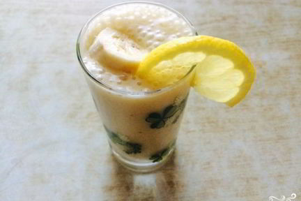 Банановый смузи с молоком