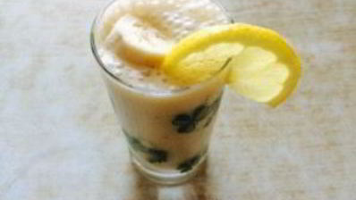 банановый смузи с молоком