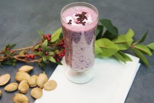 Черничный смузи с финиками