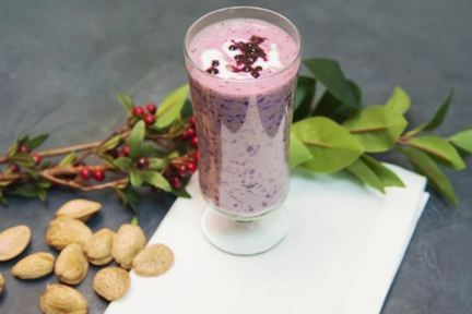 Черничный смузи с финиками