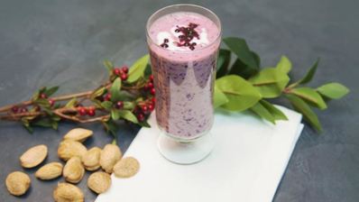 черничный смузи с финиками