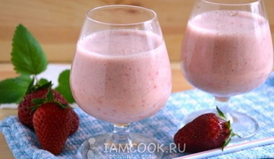 Рецепт клубнично-бананового смузи с ряженкой
