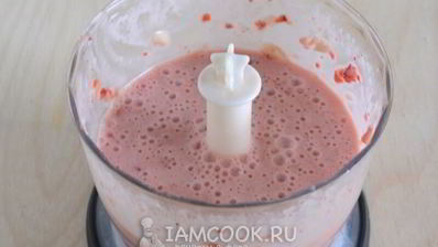 клубнично-банановый смузи с ряженкой