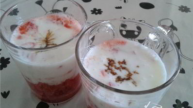 клубничный кефирный смузи