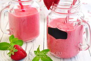 Клубничный смузи с молоком
