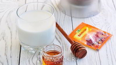 клубничный смузи с молоком