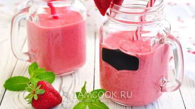 клубничный смузи с молоком
