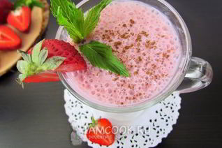 Клубничный смузи с овсяными хлопьями