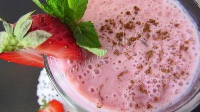 клубничный смузи с овсяными хлопьями