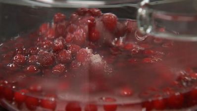 ленивые апельсиновые вареники с брусничным соусом и апельсиновым смузи