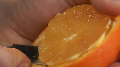 ленивые апельсиновые вареники с брусничным соусом и апельсиновым смузи