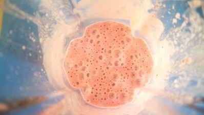 малиновый смузи на миндальном молоке