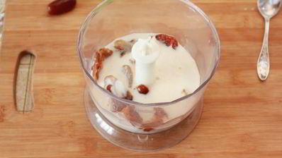 смузи из фиников и овсяного молока