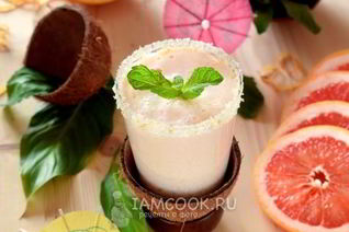 Смузи из красного грейпфрута и кокосового молока