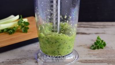 смузи из сельдерея, яблока и киви