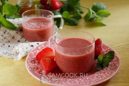 Смузи с авокадо и клубникой