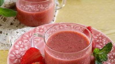 смузи с авокадо и клубникой