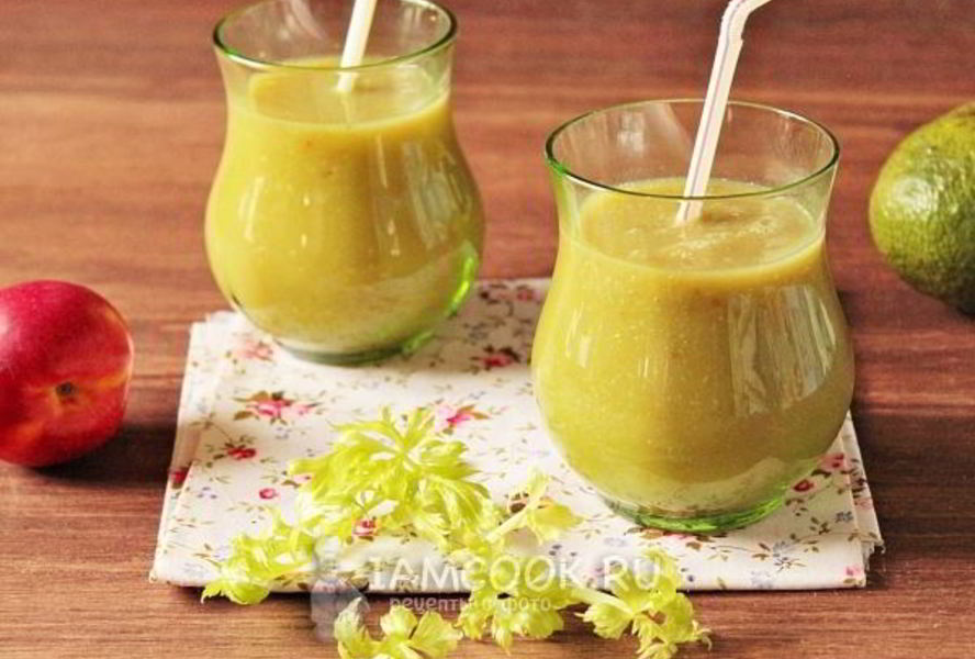 Смузи с авокадо и сельдереем