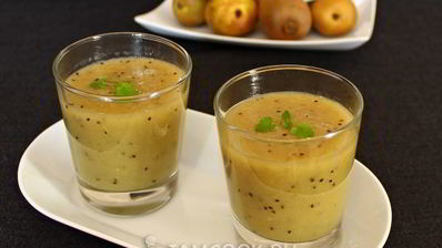 смузи с бананом, киви и грушей