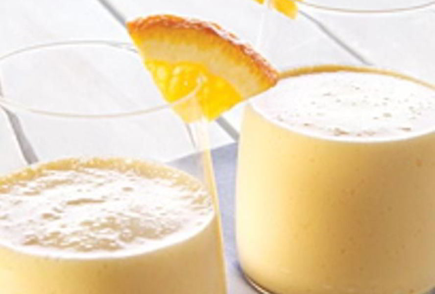 Смузи с фруктами и йогуртом