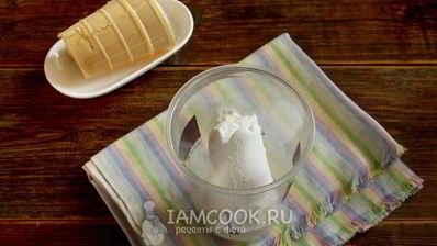 смузи с кокосовым молоком и черной смородиной