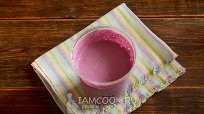 смузи с кокосовым молоком и черной смородиной